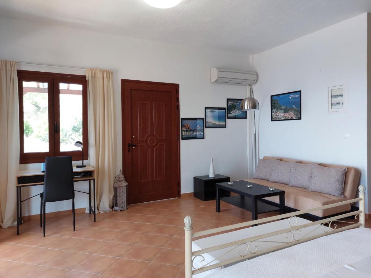 Horizon Studios With Sea View - Free Parking Glossa Bagian luar foto