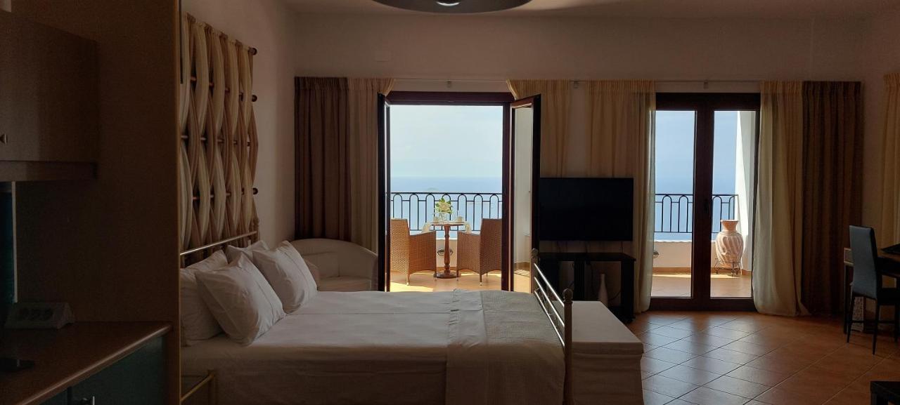 Horizon Studios With Sea View - Free Parking Glossa Bagian luar foto