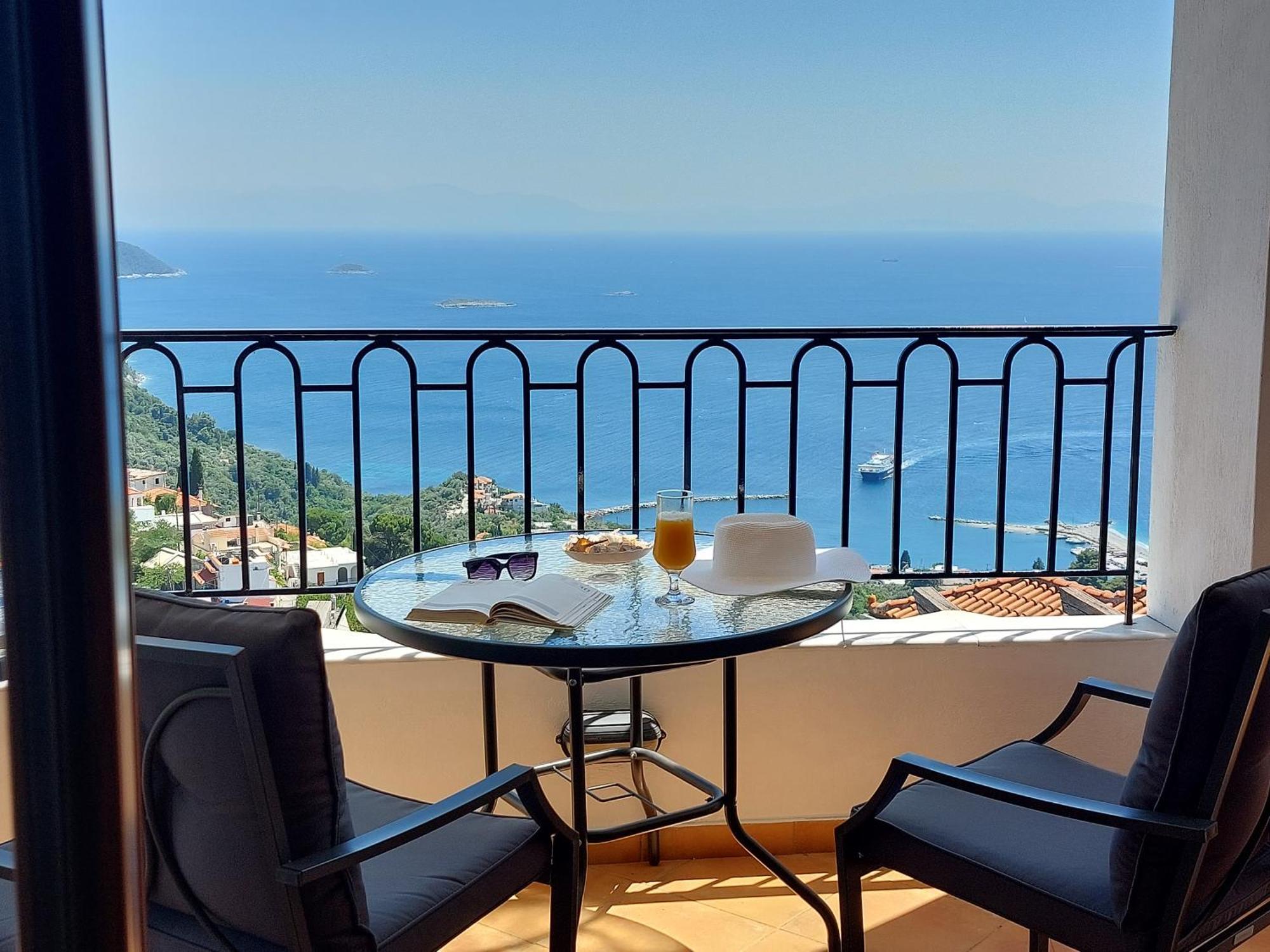 Horizon Studios With Sea View - Free Parking Glossa Bagian luar foto