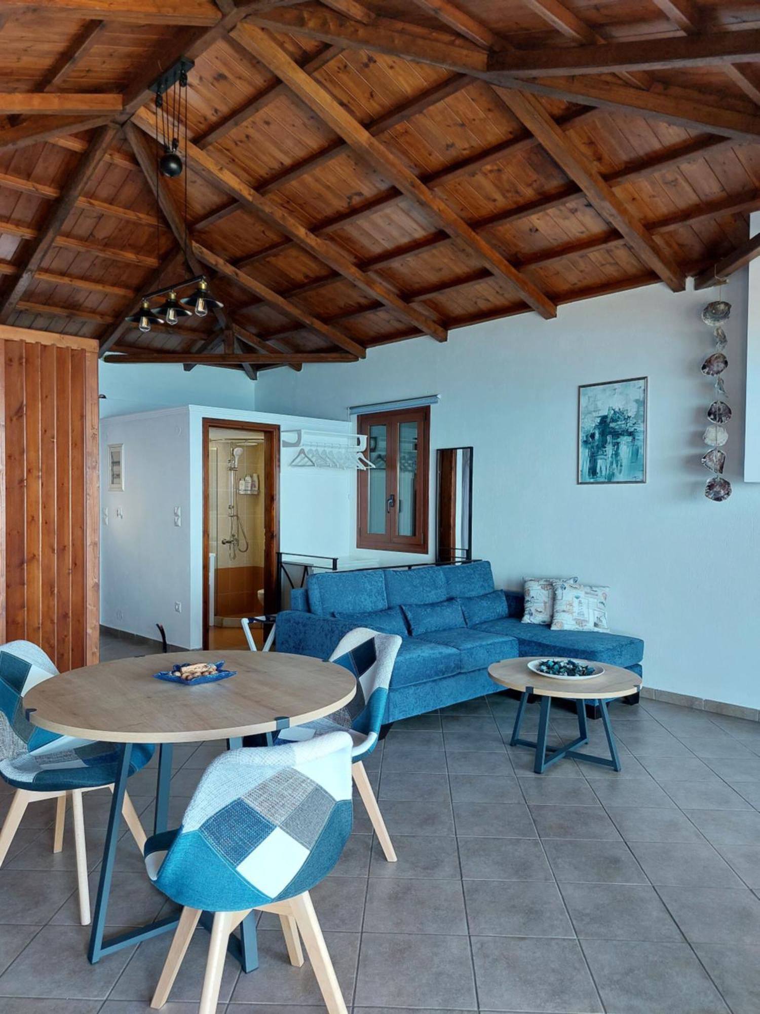 Horizon Studios With Sea View - Free Parking Glossa Bagian luar foto