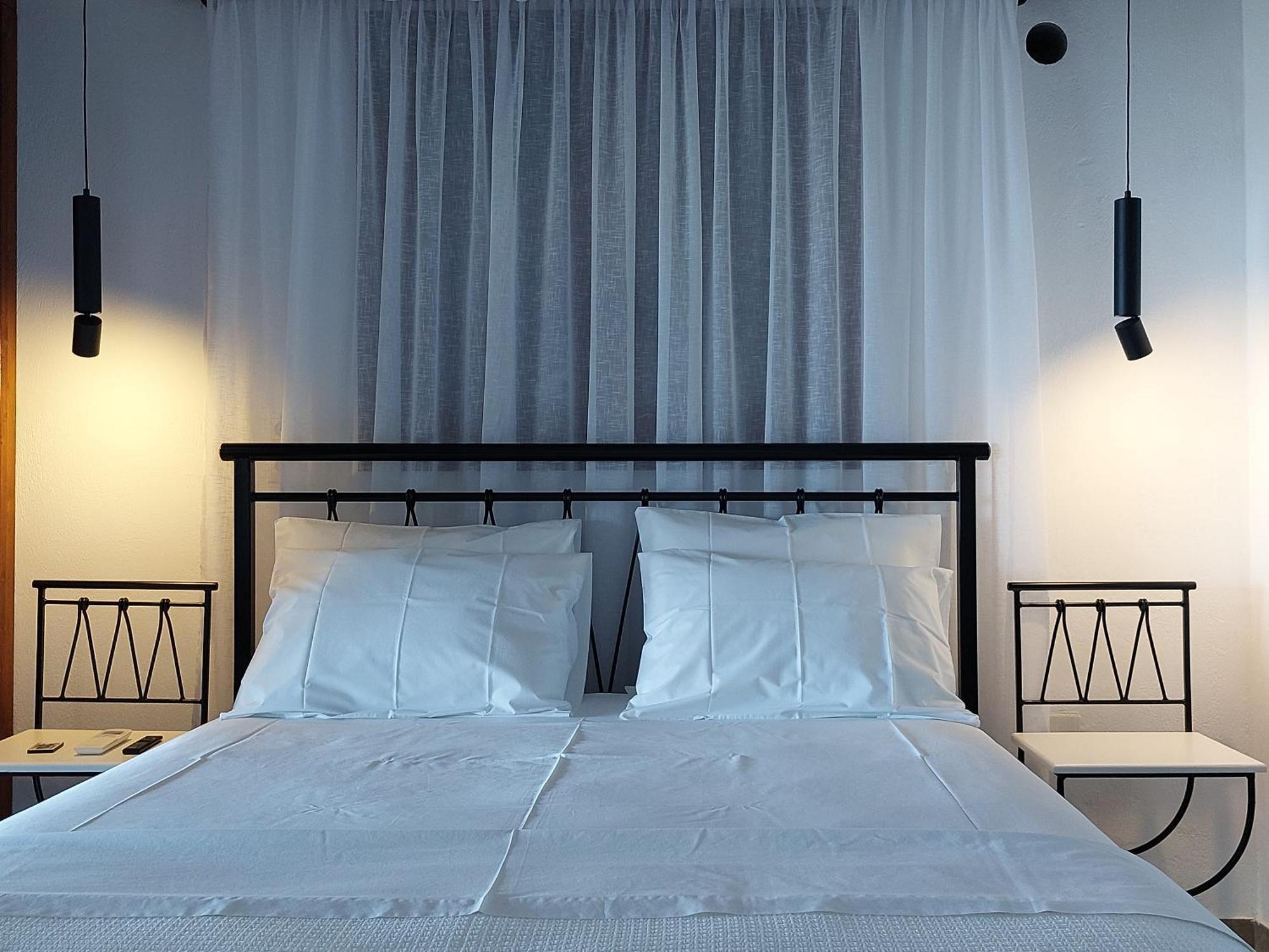 Horizon Studios With Sea View - Free Parking Glossa Bagian luar foto