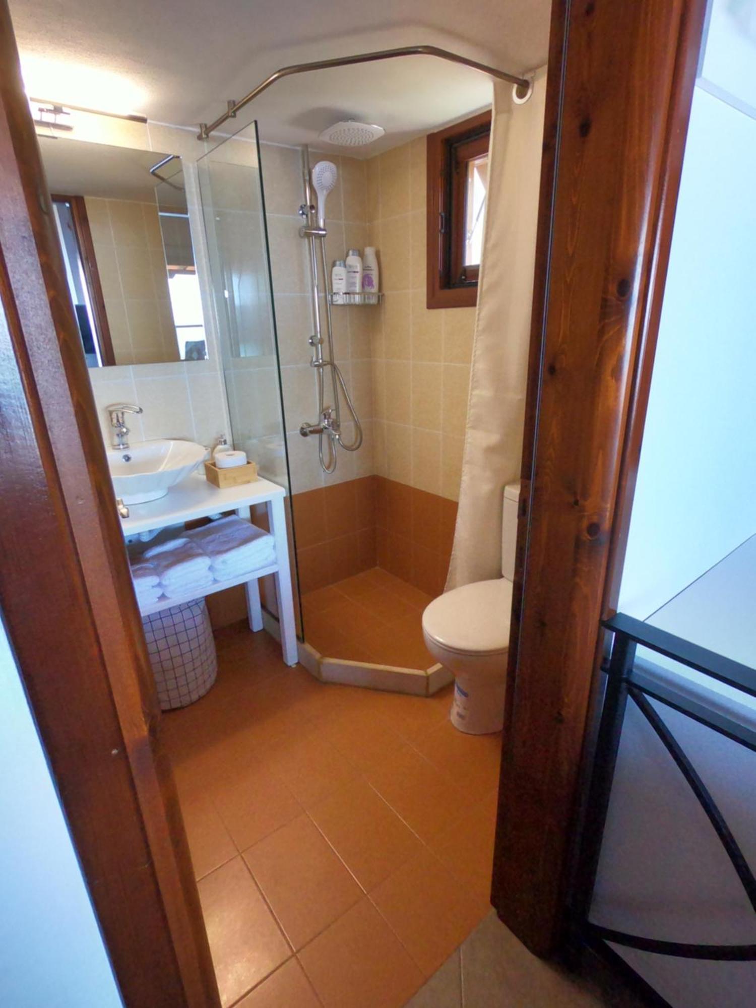 Horizon Studios With Sea View - Free Parking Glossa Bagian luar foto