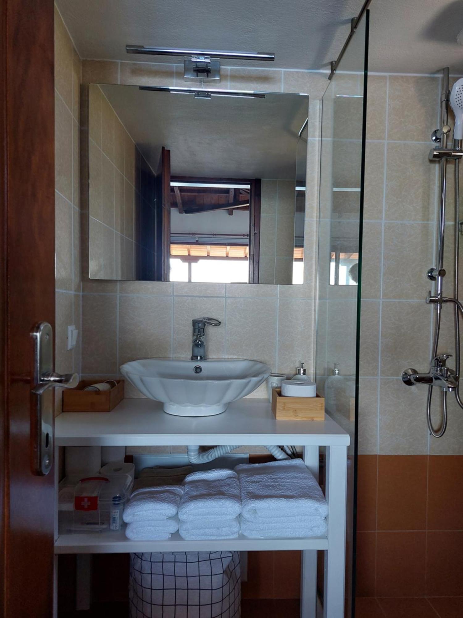 Horizon Studios With Sea View - Free Parking Glossa Bagian luar foto